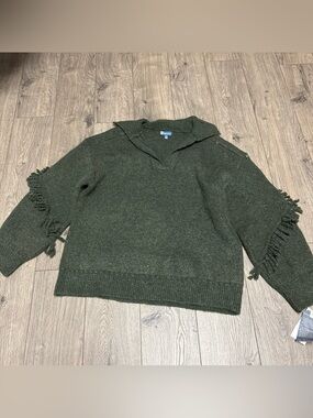 Green fringe sleeve v-neck collared sweater